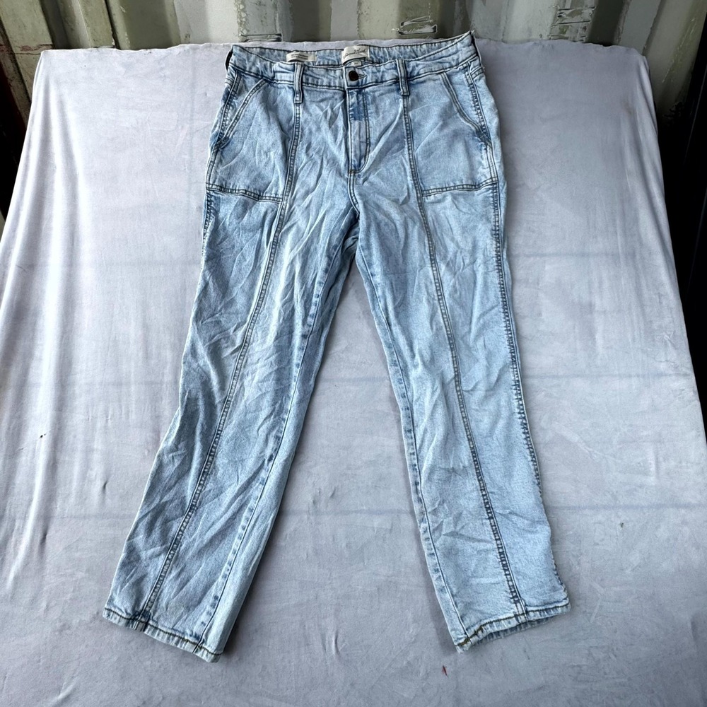 Universal Thread High Rise Slim Straight Jean Women 14/32R Blue Denim Light Wash
